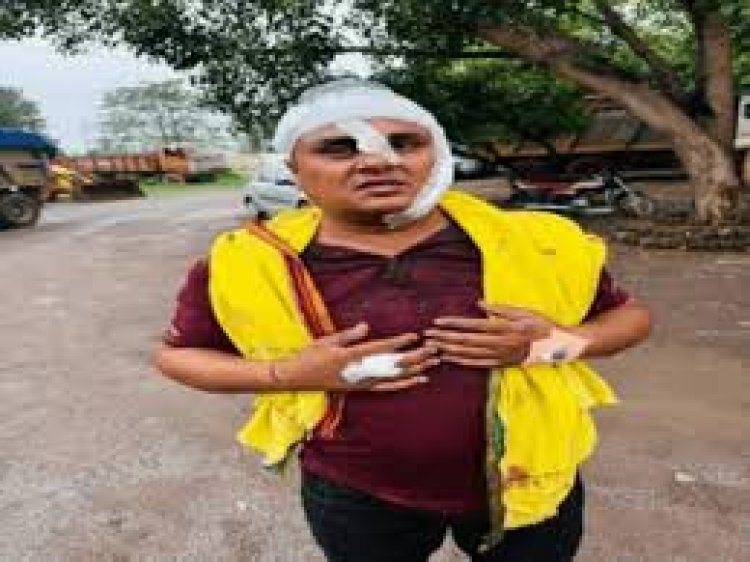 अफसर के पति पीट गए प्रेमिकाओं से, दोनों युवती गिरफ्तार