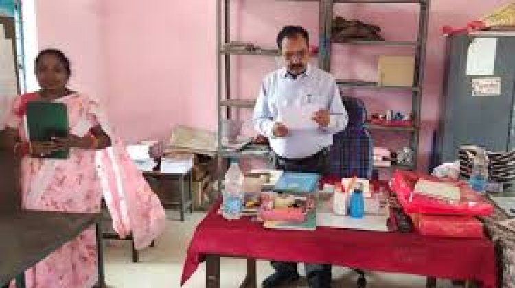 DEO के औचक निरीक्षण में उजागर हुई बड़ी लापरवाही: 200 बच्चों के स्कूल में सिर्फ 12 बच्चे पहुंचे