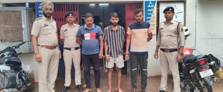 भिलाई :  शातिर गुण्डा बदमाश ने क्राइम ब्रांच का अधिकारी होना बताकर की  24000/-रू. की वसूली, तीन गिरफ्तार