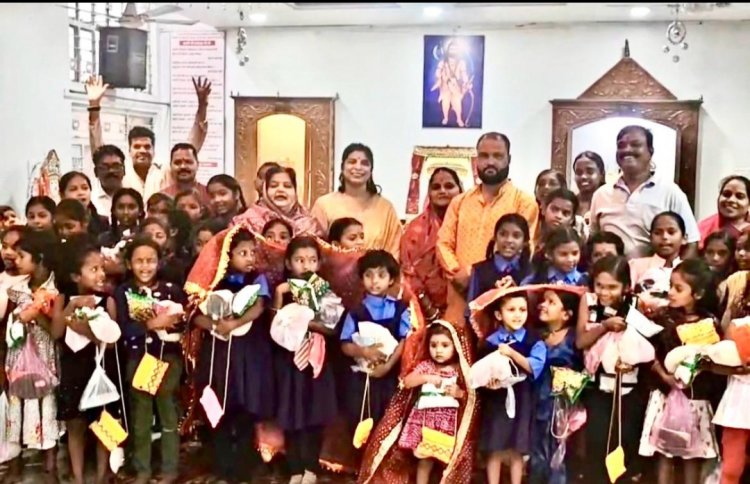 माता जी का अभिषेक आरती करके कराया गया कन्याभोज