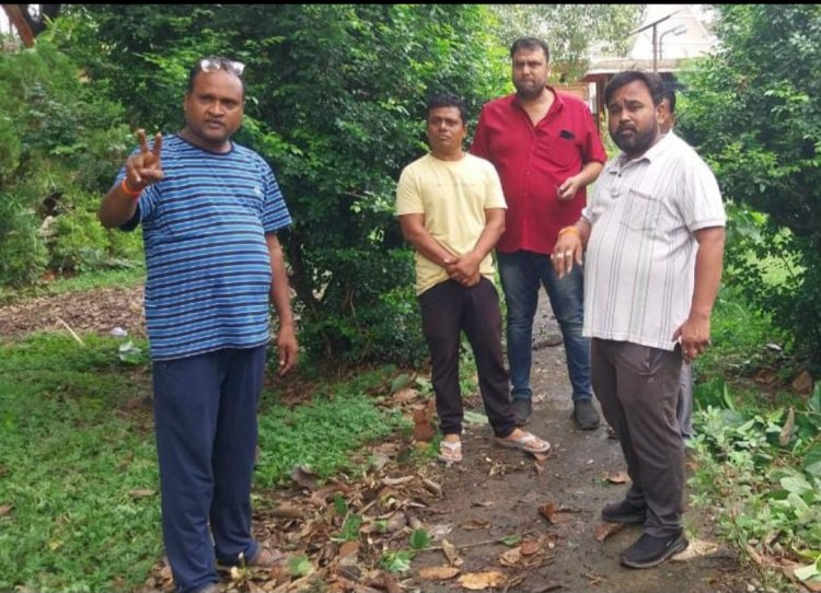 प्रभारी महापौर नरेंद्र बंजारे ने हरना बांधा मुक्तिधाम में साफ-सफाई की स्थिति का जायजा लिया और बेहतर साफ-सफाई निर्देश दिए