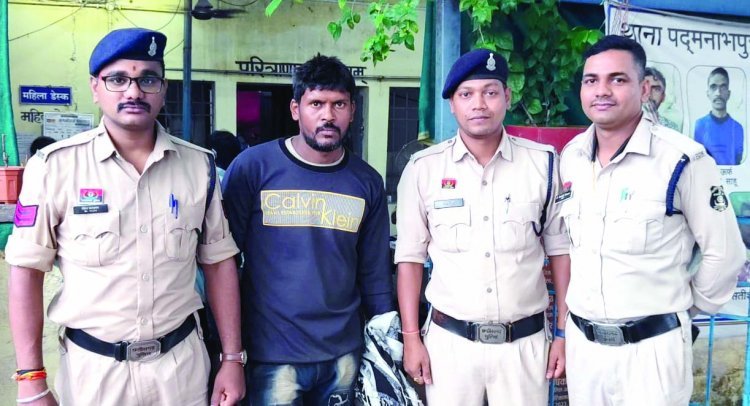 दुर्ग: थाना पद्मनापुर पुलिस ने कांच की बोतल से हमला करने वाले युवक को गिरफ्तार कर भेजा जेल
