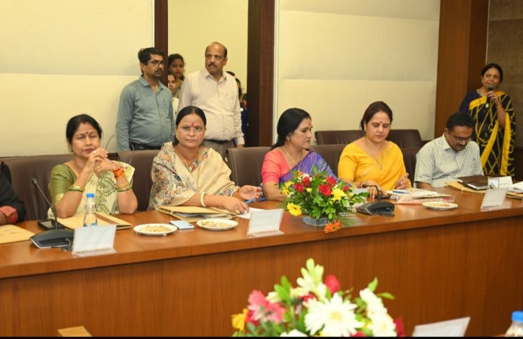 स्वच्छ भारत मिशन–शहरी 2.0 अध्ययन सह इंदौर भ्रमण कार्यक्रम में अर्जित अनुभव साझा करने समीक्षा बैठक हेतु मेयर अलका बाघमार समेत प्रदेश के मेयरगण पहुंचे नवा रायपुर