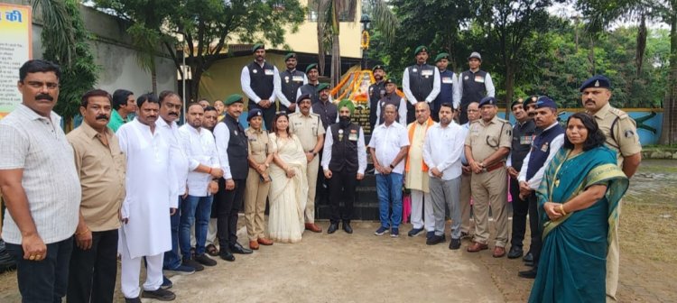 शहीद कौशल यादव जी के 26 वीं पुण्यतिथि पर दुर्ग ग्रामीण विधायक ललित चंद्राकर ने पुष्पांजलि अर्पित किया