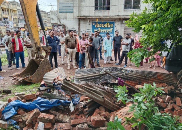 भिलाई : प्रस्तावित पार्किंग स्थल में हुए अवैध कब्जे को हटाया गया
