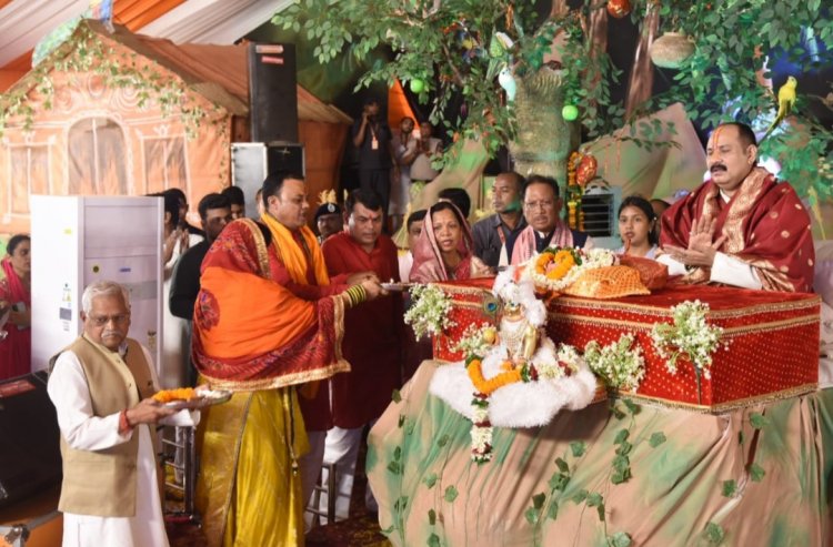 मुख्यमंत्री विष्णुदेव साय शिव महापुराण कथा के समापन समारोह में हुए शामिल