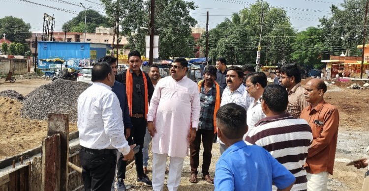 शीतला सब्जीमंडी का उन्नयन कार्य- विधायक गजेन्द्र यादव ने किया निरिक्षण,निर्माण कार्य में तेजी लाने निर्देश दिए
