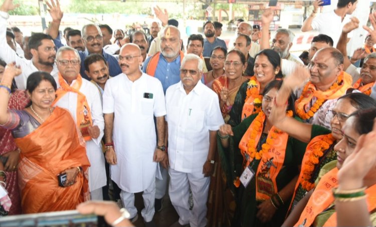 रामलला दर्शन योजना के तहत दुर्ग से 149 श्रद्धालुओं का जत्था अयोध्या के लिए रवाना