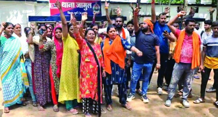 दुर्ग जिले में मंदिर और मूर्ति खंडन से भड़का हिंदू समाज, छग बजरंग दल के प्रदर्शन के बाद दो आरोपी गिरफ्तार