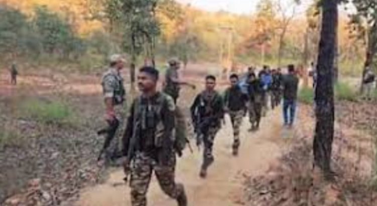 छत्तीसगढ़ के बीजापुर में सुरक्षाबलों और नक्सलियों के बीच मुठभेड़, दो जवान घायल