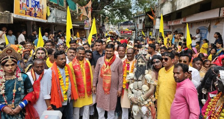 विधायक गजेन्द्र यादव ने यादव समाज की शोभायात्रा में लिया भाग, दी शुभकामनाएँ