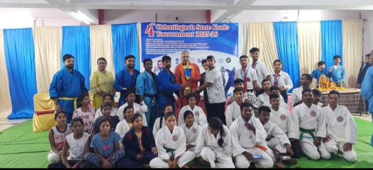 दुर्ग ग्रामीण विधायक ललित चंद्राकर ने चौथी राज्य स्तरीय कूडो टूर्नामेंट 2025 के समापन समारोह में खिलाड़ियों को सम्मानित किया