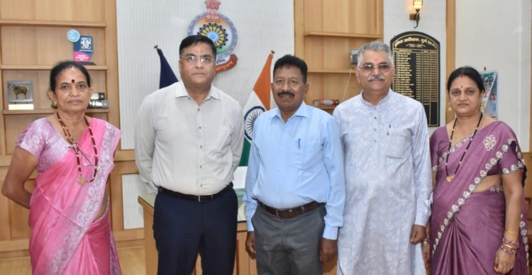 दुर्ग वरिष्ठ पुलिस अधीक्षक  विजय अग्रवाल ने सेवानिवृत्त अधिकारियों-कर्मचारियों को शाल-श्रीफल देकर किया सम्मानित