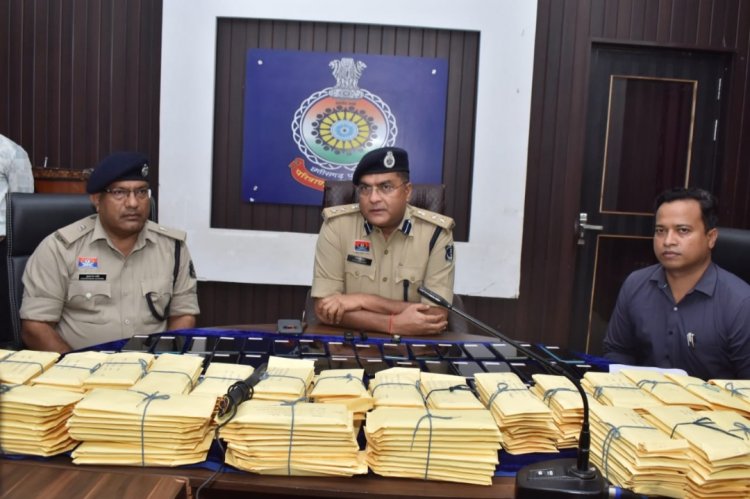 दुर्ग पुलिस की बड़ी सफलता : 303 गुम मोबाईल बरामद, 70 लाख के फ़ोन लौटे मालिकों को