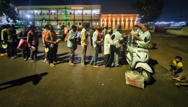 जन  समर्पण सेवा संस्था की भोजन सेवा पितृपक्ष में यहां भोजन कराने से पूर्वज होते हैं तृप्त, देते हैं आशीष