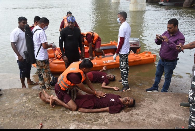 शिवनाथ नदी में बाढ़ बचाव प्रशिक्षण के लिए मॉकड्रिल का आयोजन