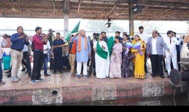 विधायक ललित चंद्राकर ने अयोध्या दर्शन के लिए विशेष ट्रेन को दुर्ग रेल्वे स्टेशन से हरि झंडी दिखाकर किया रवाना