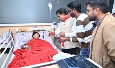 उपमुख्यमंत्री विजय शर्मा हॉस्पिटल पहुंचकर महिला कांन्सटेबल के स्वास्थ्य की जानकारी ली