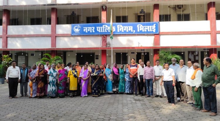 भिलाई निगम से मुख्यमंत्री तीर्थ दर्शन योजना के 42 हितग्राहियों को किया गया रवाना