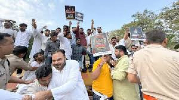 छत्तीसगढ़ में SIR का विरोध : निर्वाचन आयोग कार्यालय घेरने जा रहे कांग्रेसियों को पुलिस ने रोका