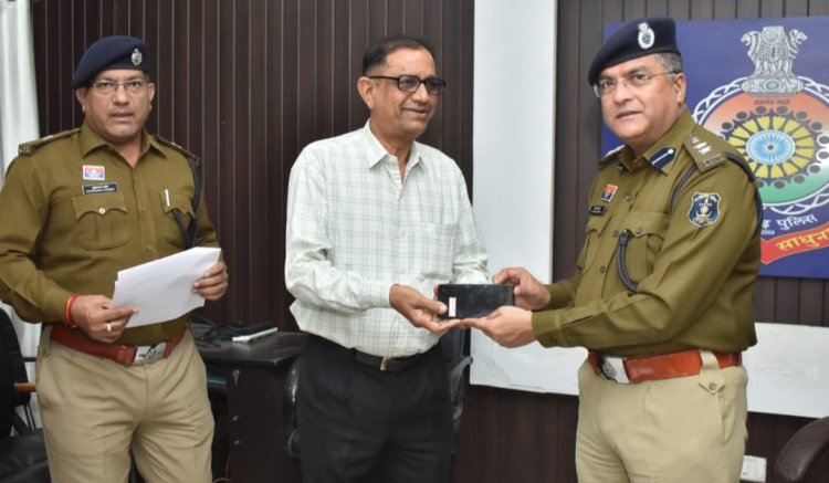जिला दुर्ग पुलिस की बड़ी सफलता : ACCU ने 175 गुम मोबाइल बरामद कर किए वितरित