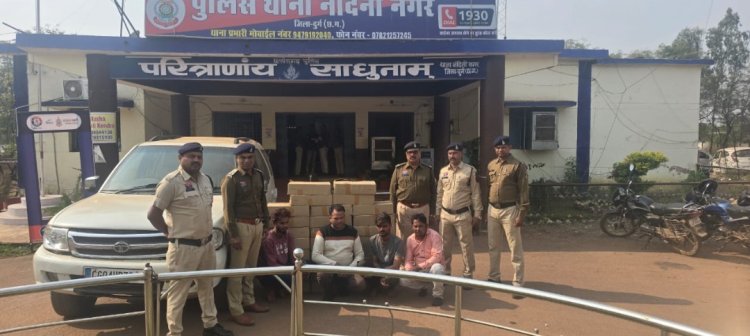दुर्ग : धमधा मार्ग पर पुलिस की रेड कार्रवाई: टाटा सफारी में 28 पेटी देसी शराब पकड़ी गई