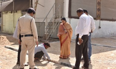 पुरानी गंज मंडी में महापौर का औचक निरीक्षण, पेवर ब्लॉक में खामियाँ उजागर