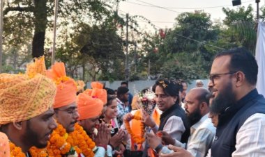 अभाविप के 58वें प्रदेश अधिवेशन की शोभायात्रा का दुर्ग में भव्य स्वागत,मुस्लिम समाज ने पुष्प वर्षा कर किया अभिनंदन, सामाजिक सौहार्द का दिया संदेश