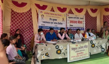 स्वास्थ्य शिविर में मरीजों की जांच कर दी गई दवाएं