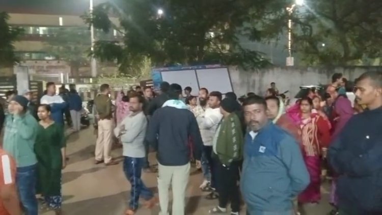 दुर्ग : सामाजिक बैठक में बवाल: गाली-गलौज के बाद मारपीट और एसिड अटैक, तीन घायल