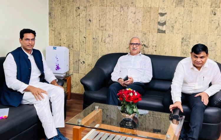 भिलाई स्टील प्लांट के DIC से मिले देवेंद्र यादव,  रिटेंशन स्कीम से आबंटित आवास, मिनिमम वेज, टाउनशिप मार्केट के लीज नवीनीकरण, सेक्टर 9 हॉस्पिटल के निजीकरण, सहित विभिन्न मुद्दों पर हुई बातचीत 