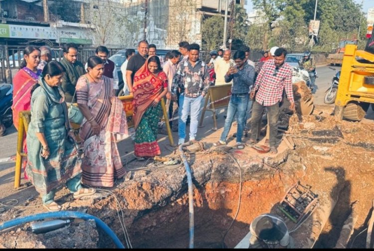 गंजपारा कब्रिस्तान के पास मेन पाइप लाइन लीकेज सुधार का महापौर ने किया निरीक्षण