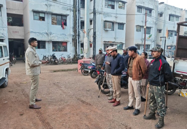 दुर्ग पुलिस का तड़के विशेष अभियान: 78 पौव्वा शराब व अवैध गाँजा बरामद