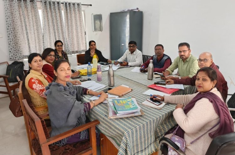 शिक्षकों को विषयवार प्रश्न पत्र बनाने ''डाइट'' में जारी है प्रशिक्षण,ब्लू प्रिंट पर आधारित प्रश्न निर्माण प्रशिक्षण कार्यशाला आयोजित  