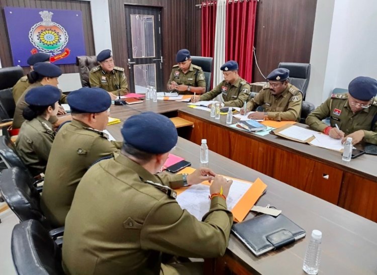 एसएसपी दुर्ग ने ली अपराध समीक्षा बैठक, वर्षांत से पूर्व लंबित प्रकरणों के निराकरण के निर्देश