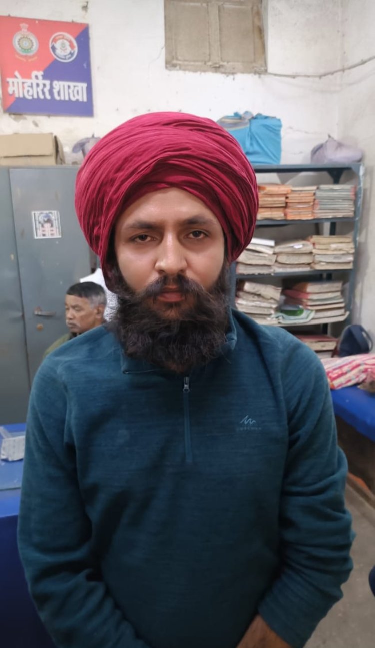 दुर्ग पुलिस की बड़ी कार्रवाई: बीएसएफ का फर्जी कर्मचारी गिरफ्तार, नकली आईडी व डिजायर कार जब्त