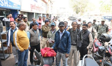 किराया बकाया पर नगर निगम भिलाई की बड़ी कार्रवाई, आकाशगंगा परिसर की 9 दुकानें सील