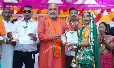 शासकीय उच्चतर माध्यमिक विद्यालय रुआबांधा के वार्षिक उत्सव में शामिल हुए विधायक ललित चंद्राकर, मेधावी विद्यार्थियों का किया सम्मान