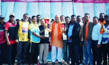 ग्राम डूमरडीह में क्रिकेट मैच प्रतियोगिता का भव्य आयोजन शामिल हुए दुर्ग ग्रामीण विधायक ललित चंद्राकर 