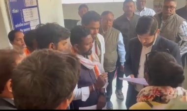 युवा कांग्रेस और NSUI ने कलेक्टर को सौंपा ज्ञापन, भ्रष्टाचार के खिलाफ उठाई आवाज