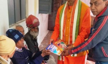 वृद्धजनों के सम्मान की प्रेरणा देता है साहित्य - आचार्य शर्मा,विश्व हिन्दी दिवस पर पुलगांव वृद्धाश्रम में डॉ.शर्मा ने पुस्तकें भेंट कर किया सम्मान