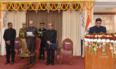 राज्यपाल डेका ने अमिताभ जैन को मुख्य सूचना आयुक्त एवं अग्रवाल और मिश्रा को राज्य सूचना आयुक्त पद की शपथ दिलाई