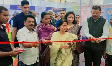 प्रदर्शनी का शुभारंभ करते हुए महापौर अलका बाघमार ने कारीगरों के हुनर को बताया प्रेरणादायक 