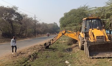 भाजपा कार्यकर्ताओं ने चलाया सफाई अभियान, बदबू और मच्छरों से मिली राहत,वार्ड-67 में स्थानीय नागरिकों के सहयोग से की सफाई