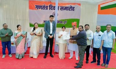 महापौर अलका बाघमार ने किया ध्वजारोहण, संविधान निर्माताओं और शहीदों को किया नमन