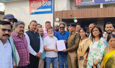 पूर्व मुख्यमंत्री भूपेश बघेल पर आपत्तिजनक टिप्पणी: भिलाई में कांग्रेस का थाने पर धरना