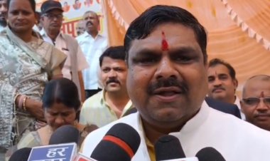 "रात में कानून भी सो जाता है?” — स्कूल शिक्षा मंत्री के बयान ने ट्रैफिक नियमों को किया भ्रमित