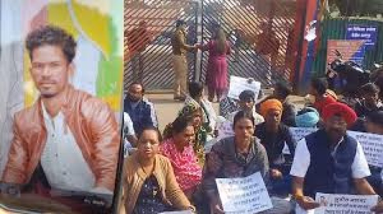 सेंट्रल जेल में कैदी ने लगाई फांसी, धरने पर बैठे परिजन, जेल प्रशासन पर प्रताड़ना का लगाया आरोप