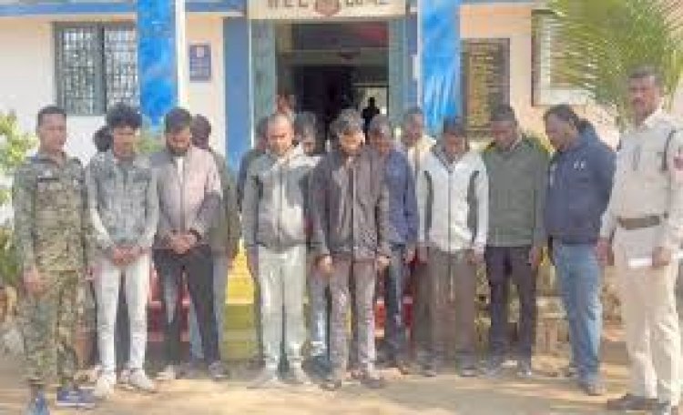 गरियाबंद में अश्लील कार्यक्रम पर बड़ी कार्रवाई: 14 गिरफ्तार, पुलिस-प्रशासन की भूमिका पर उठे गंभीर सवाल