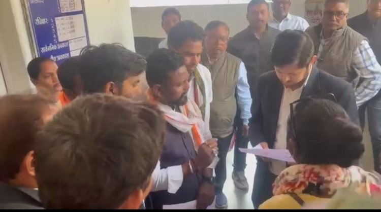 युवा कांग्रेस और NSUI ने कलेक्टर को सौंपा ज्ञापन, भ्रष्टाचार के खिलाफ उठाई आवाज